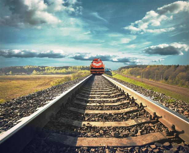 驶向远方的火车高清摄影图片